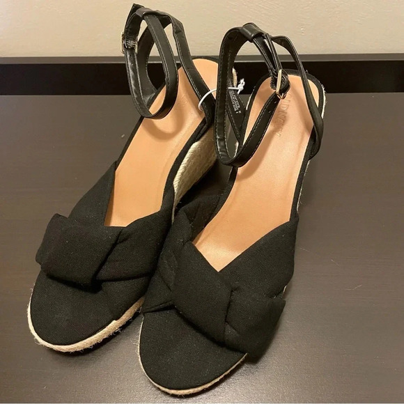 OLD NAVY Knotted Canvas Espadrille Wedge Sandals in Black Jack - Picture 5 of 11